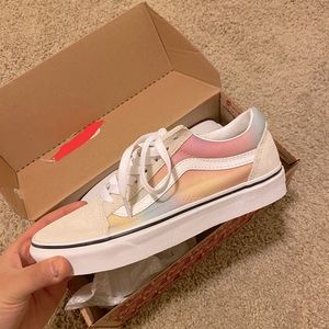 BNWT Aura Vans